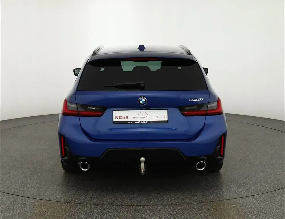 Neu BMW 320 M Sport 184 PS (135 kW) 2025 Blau Kombi
