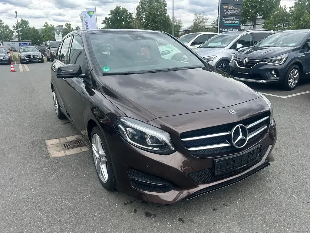 Gebraucht Mercedes B220 Style 184 PS (135 kW) 2019 Orientbraun Kleinwagen