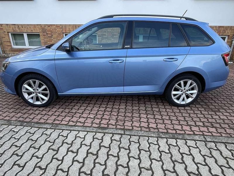 Gebraucht Skoda Fabia Joy 90 PS (66 kW) 2016 Blau Kombi