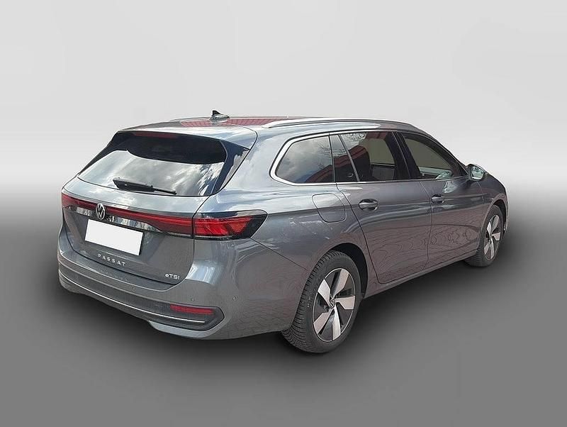 Usata VW Passat 150 CV (110 kW) 2025 Grigio Station wagon