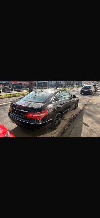 Gebraucht Mercedes E220 170 PS (125 kW) 2012 Schwarz Coupé