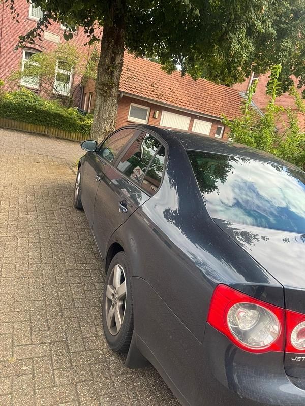 Gebraucht VW Jetta 122 PS (89 kW) 2009 Blau Limousine