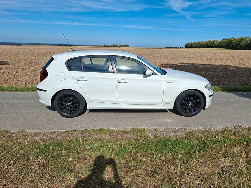 Weiß Gebraucht 2010 BMW 116 Kleinwagen | 3.700 € (Guter Preis) - Bild 1/4