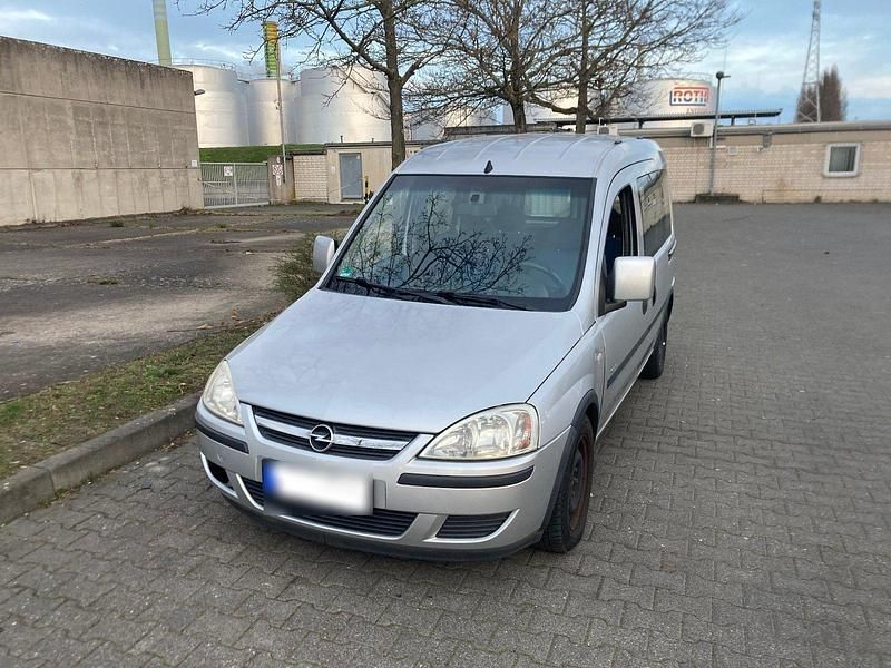 Gebraucht Opel Combo 90 PS (66 kW) 2005 Silber Van / Kleinbus