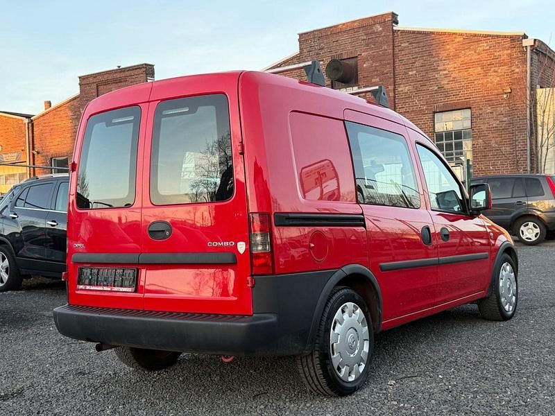 Usado Opel Combo 90 HP (66 kW) 2011 Vermelho Monovolume