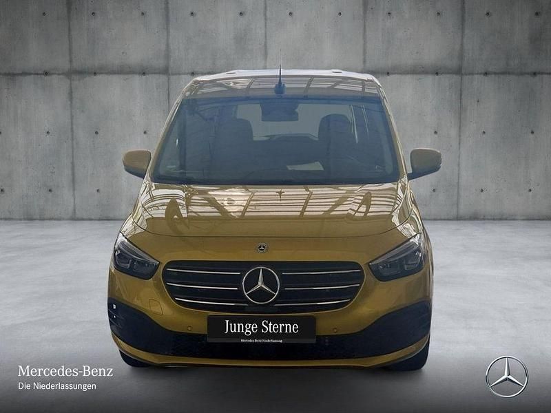 Gebraucht Mercedes T180 Progressive 116 PS (85 kW) 2025 Gelb Van / Kleinbus