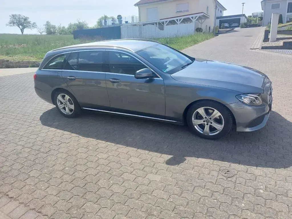 Second-hand Mercedes E220 194 CP (142 kW) 2019 Gri Berlinǎ