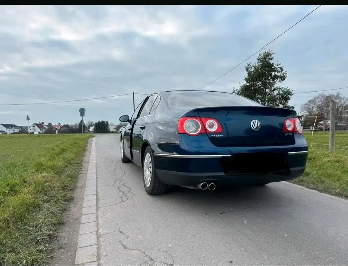Gebraucht VW Passat 140 PS (102 kW) 2007 Blau Limousine