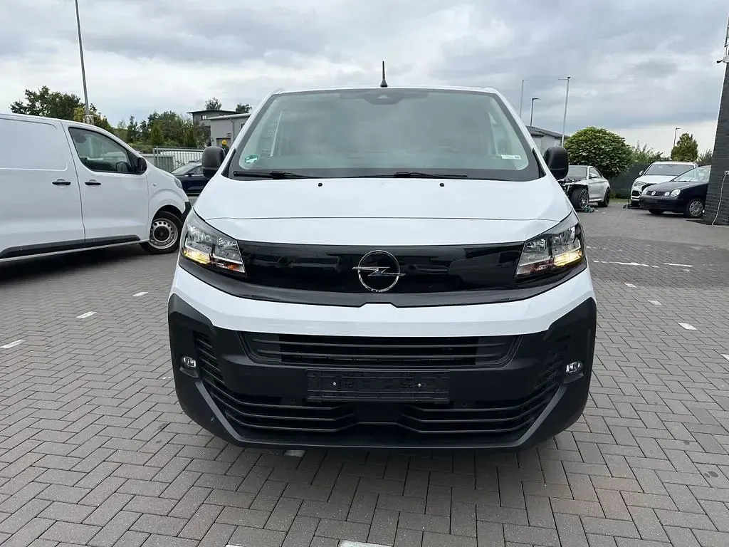Gebraucht Opel Vivaro-e Combi Basis 144 PS (105 kW) 2025 Weiß Van / Kleinbus