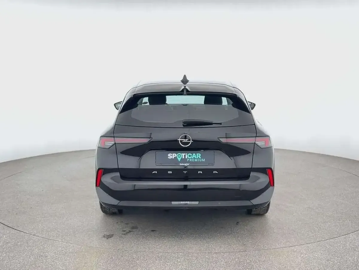 Gebraucht Opel Astra Enjoy 131 PS (96 kW) 2023 Schwarz Kleinwagen