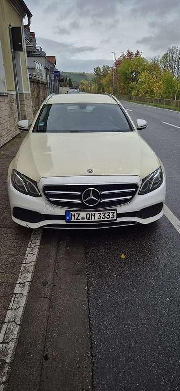 Gebraucht Mercedes E220 194 PS (142 kW) 2019 Weiß Kombi