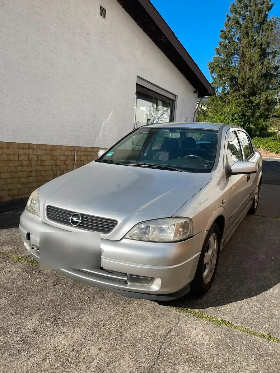 Gebraucht Opel Astra 101 PS (74 kW) 1999 Silber Limousine