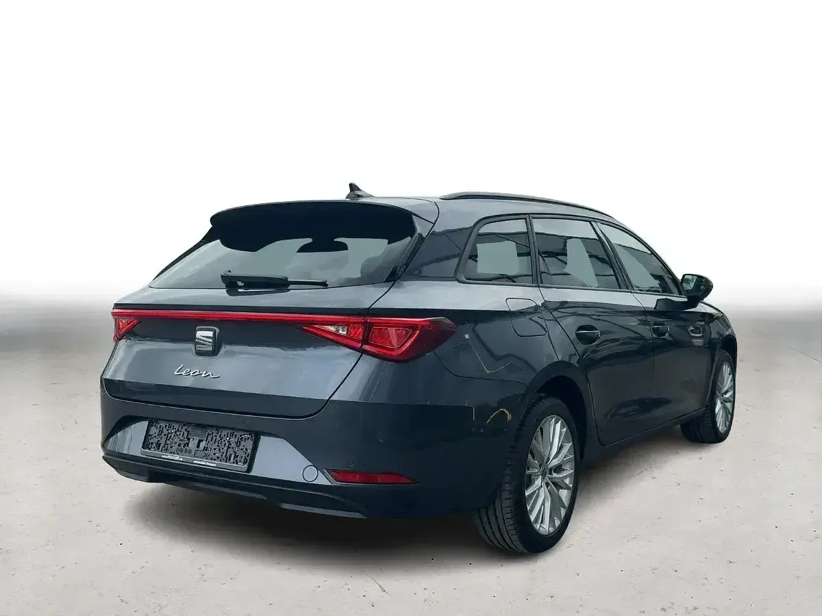 Neu Seat Leon 110 PS (80 kW) 2026 Grau Kombi