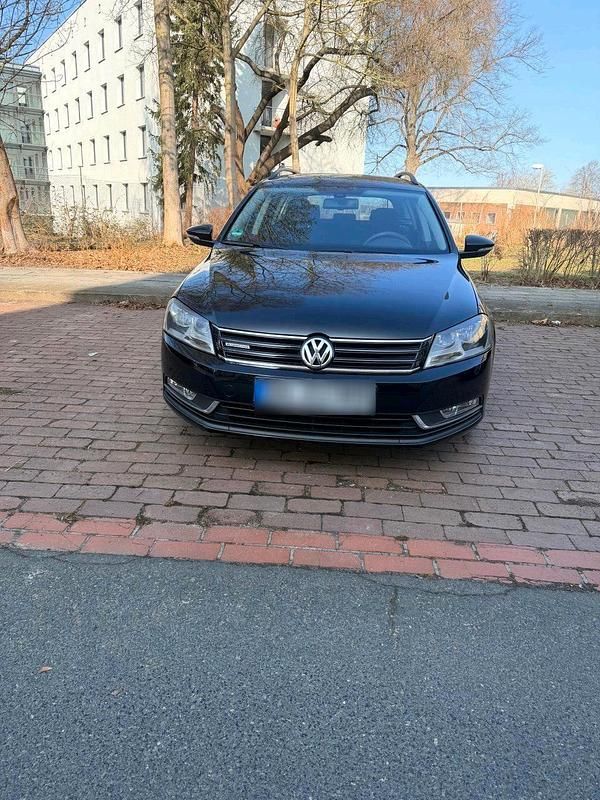 Gebraucht VW Passat 120 PS (88 kW) 2012 Schwarz Kombi