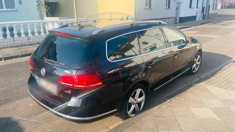 Gebraucht VW Passat Highline 150 PS (110 kW) 2012 Schwarz Kombi
