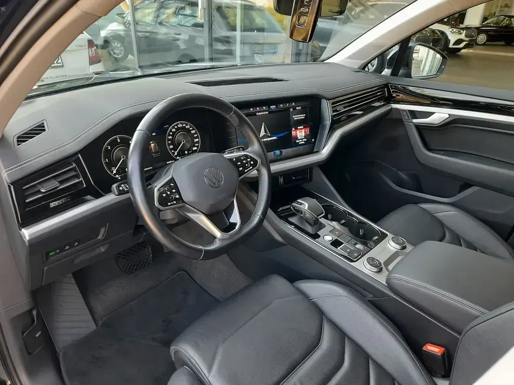 Gebraucht VW Touareg 231 PS (169 kW) 2022 Schwarz SUV