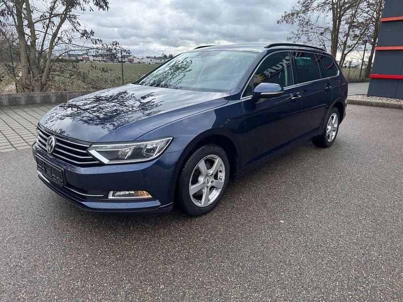 Gebraucht VW Passat Comfortline 150 PS (110 kW) 2016 Blau Kombi
