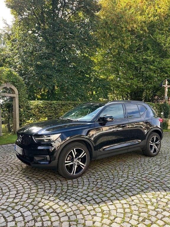 Schwarz Gebraucht 2021 Volvo XC40 R-Design SUV | 30.900 € (Fairer Preis) - Bild 1/4