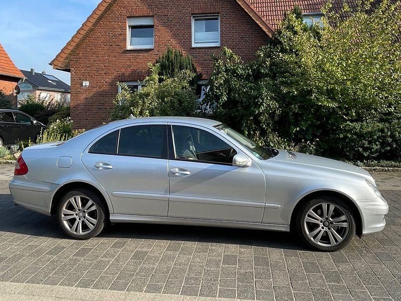 Gebraucht Mercedes E280 Classic 190 PS (139 kW) 2008 Silber Limousine