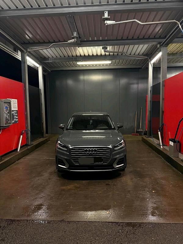 Grau Gebraucht 2018 Audi Q2 SUV | 12.900 € (Fairer Preis) - Bild 1/4