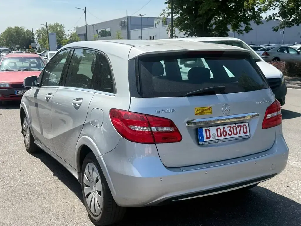 Gebraucht Mercedes B200 156 PS (114 kW) 2015 Silber Kleinwagen