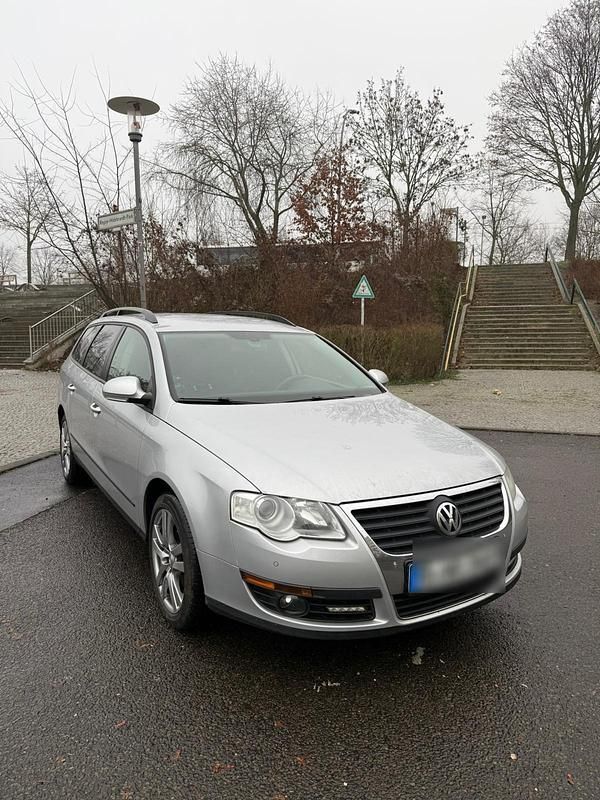Silber Gebraucht 2010 VW Passat Kombi | 1.650 € (Superpreis) - Bild 1/4