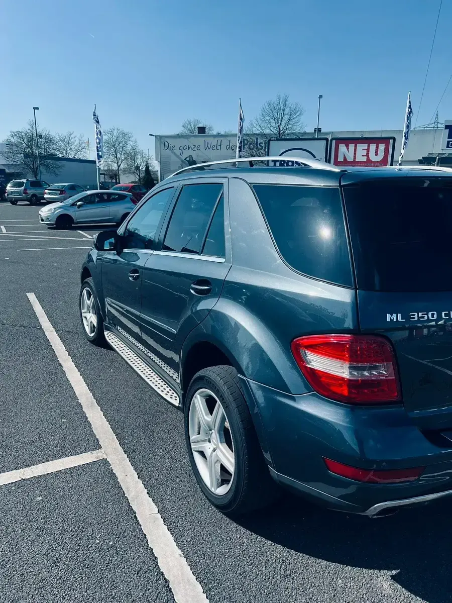 Gebraucht Mercedes ML350 231 PS (169 kW) 2010 Grau SUV