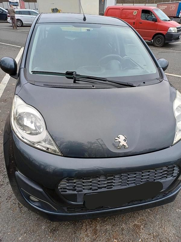 Gebraucht Peugeot 107 68 PS (50 kW) 2014 Grau Kleinwagen