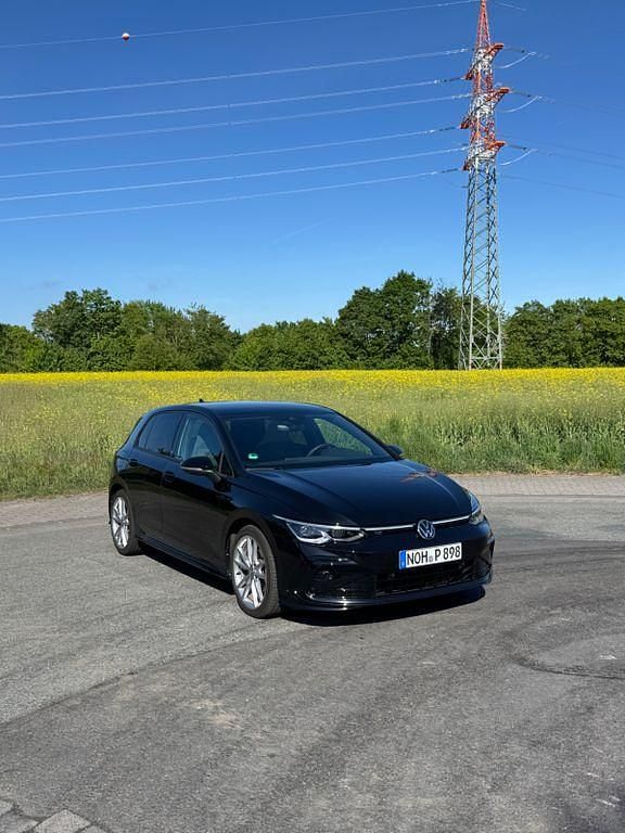 Schwarz Gebraucht 2022 VW Golf VIII R-line Limousine | 22.500 € (Guter Preis) - Bild 1/4