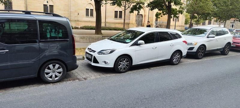 Gebraucht Ford Focus 140 PS (102 kW) 2014 Weiß Limousine