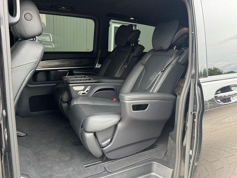 Gebraucht Mercedes V300 Avantgarde 237 PS (174 kW) 2024 Schwarz Van / Kleinbus