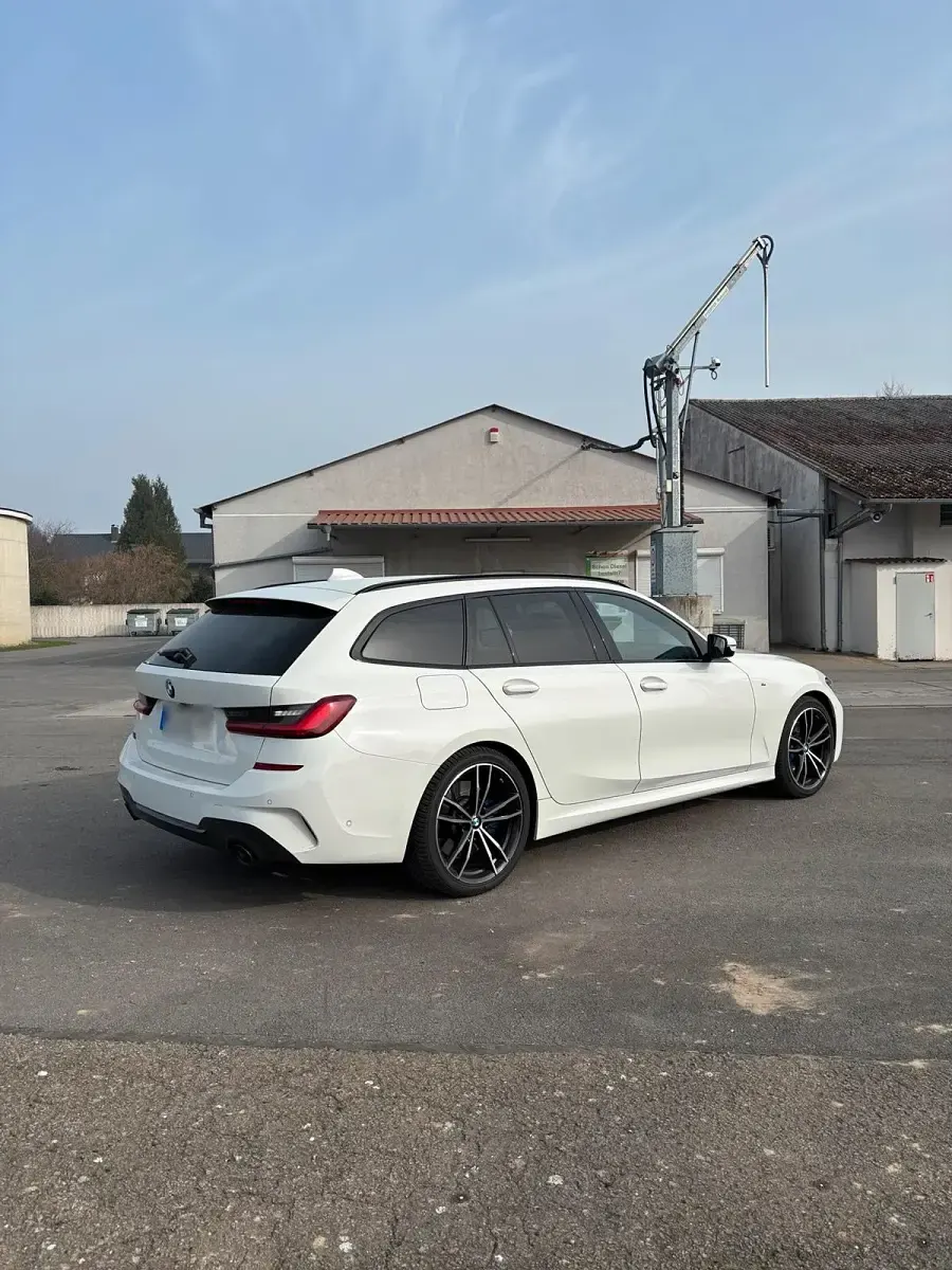 Gebraucht BMW 330 M Sport 286 PS (210 kW) 2022 Weiß Kombi