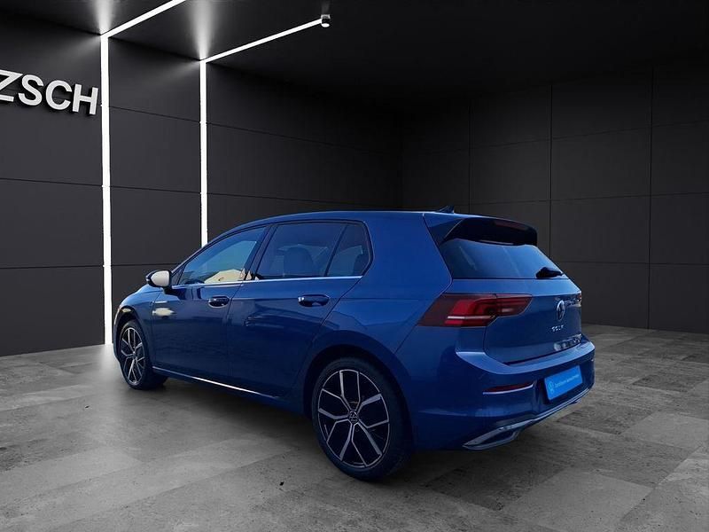 Gebraucht VW Golf VIII Edition 150 PS (110 kW) 2024 Anemonenblau metallic Limousine