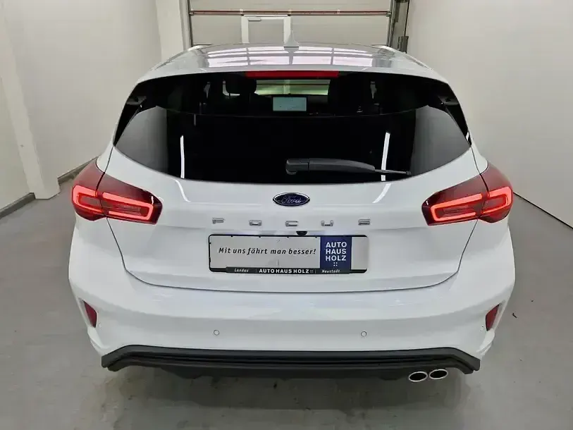 Gebraucht Ford Focus ST-Line 125 PS (91 kW) 2024 Frozen white Limousine