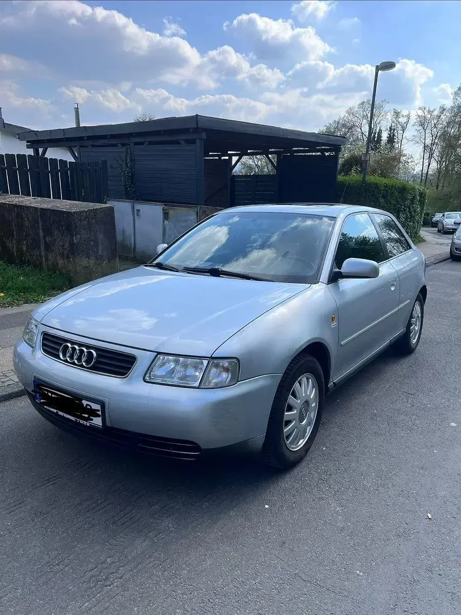 Second-hand Audi A3 Ambiente 101 CP (74 kW) 1996 Argintiu Hatchback