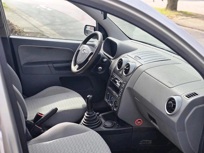 Gebraucht Ford Fusion 100 PS (73 kW) 2003 Silber Kleinwagen