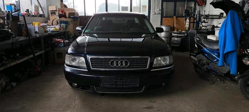 Blau Gebraucht 2002 Audi A8 Limousine | 6.199 € - Bild 1/4