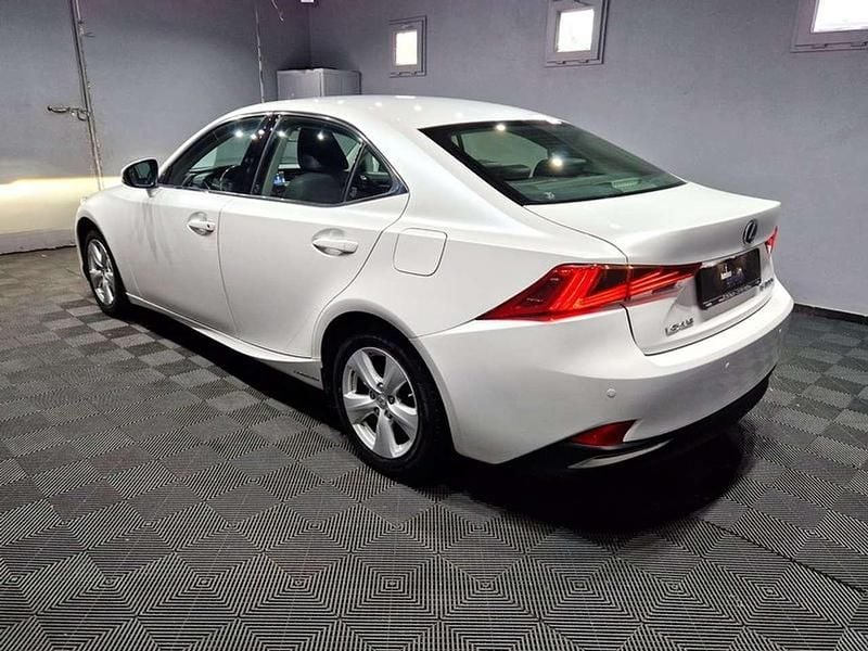 Gebraucht Lexus IS300 223 PS (164 kW) 2019 Sonic white Limousine
