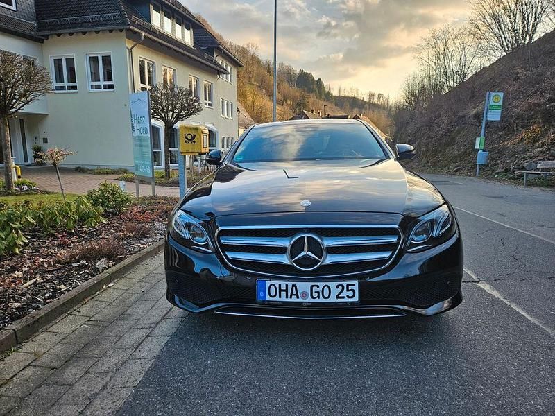 Gebraucht Mercedes E220 194 PS (142 kW) 2016 Schwarz Limousine