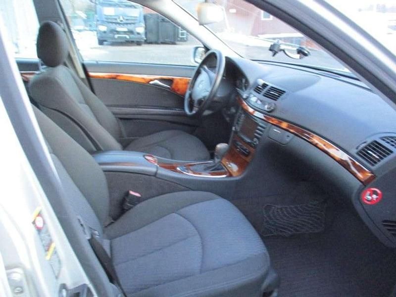 Gebraucht Mercedes E320 204 PS (150 kW) 2005 Silber Limousine