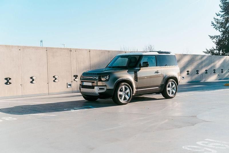 Grün Gebraucht 2021 Land Rover Defender First Edition SUV | 62.999 € (Superpreis) - Bild 1/4