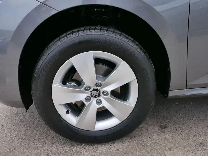 Neu Skoda Kamiq 115 PS (84 kW) 2026 Grau SUV