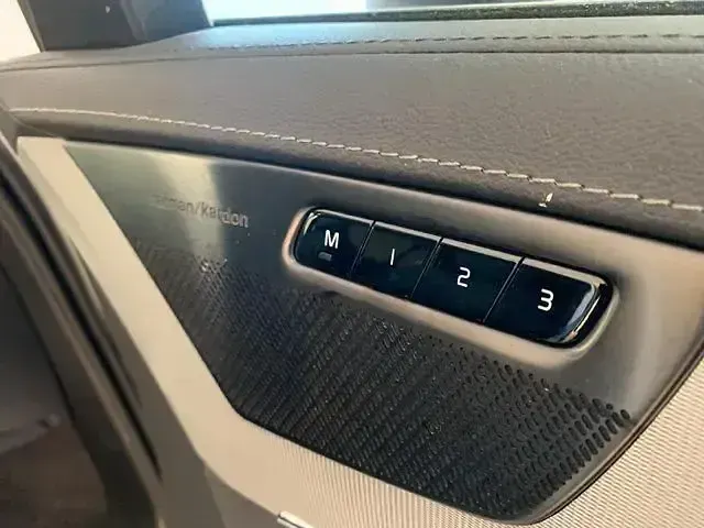 Gebraucht Volvo XC90 Plus 235 PS (172 kW) 2023 Crystal white SUV
