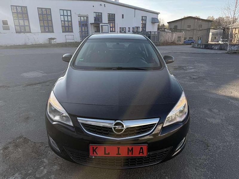 Usata Opel Astra Edition 116 CV (85 kW) 2010 Nero Utilitaria
