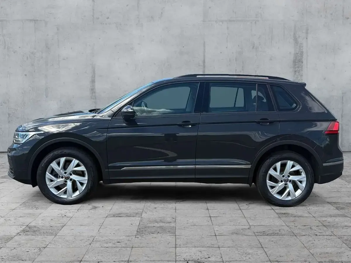 Gebraucht VW Tiguan Life 200 PS (147 kW) 2022 Uranograu SUV