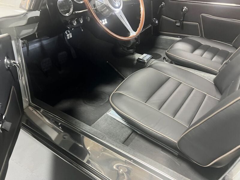Gebraucht Alfa Romeo 2000 131 PS (96 kW) 1960 Grau Cabrio