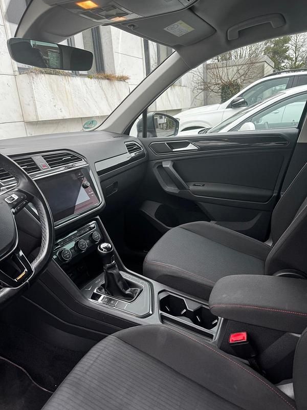 Gebraucht VW Tiguan Sound 150 PS (110 kW) 2018 Grau SUV