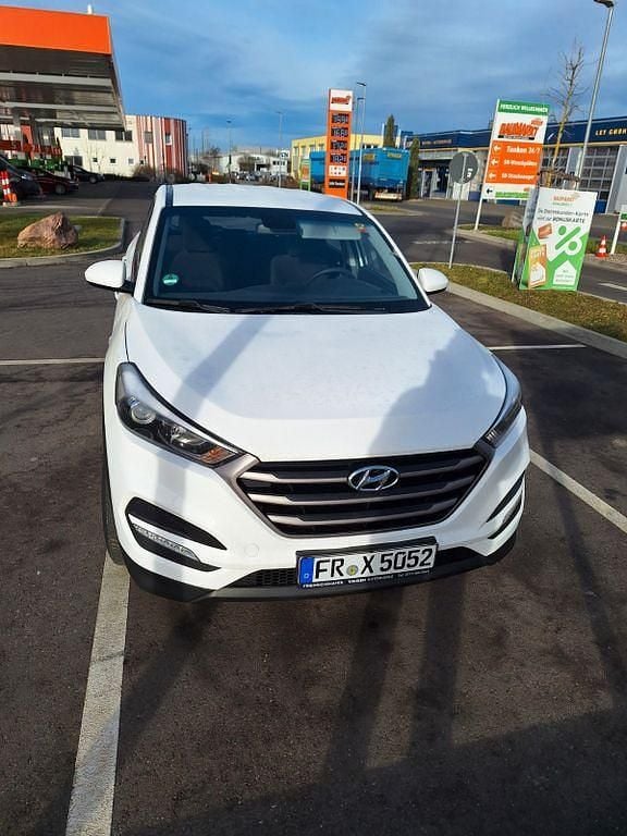 Weiß Gebraucht 2018 Hyundai Tucson Pure SUV | 12.900 € (Superpreis) - Bild 1/4