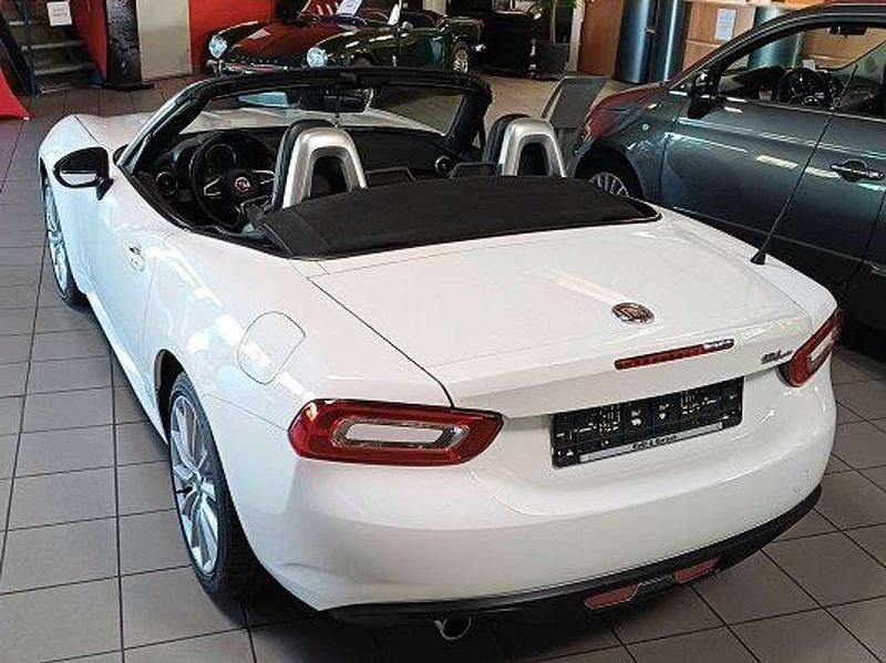 Gebraucht Fiat 124 Spider Lusso 140 PS (102 kW) 2017 Gelato weiß Cabrio