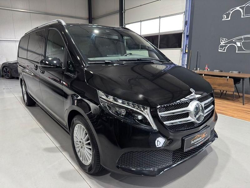 Gebraucht Mercedes V300 237 PS (174 kW) 2024 Schwarz Van / Kleinbus